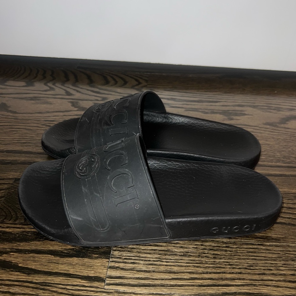 Women’s Gucci Logo Rubber Slides - Picture 4 of 7